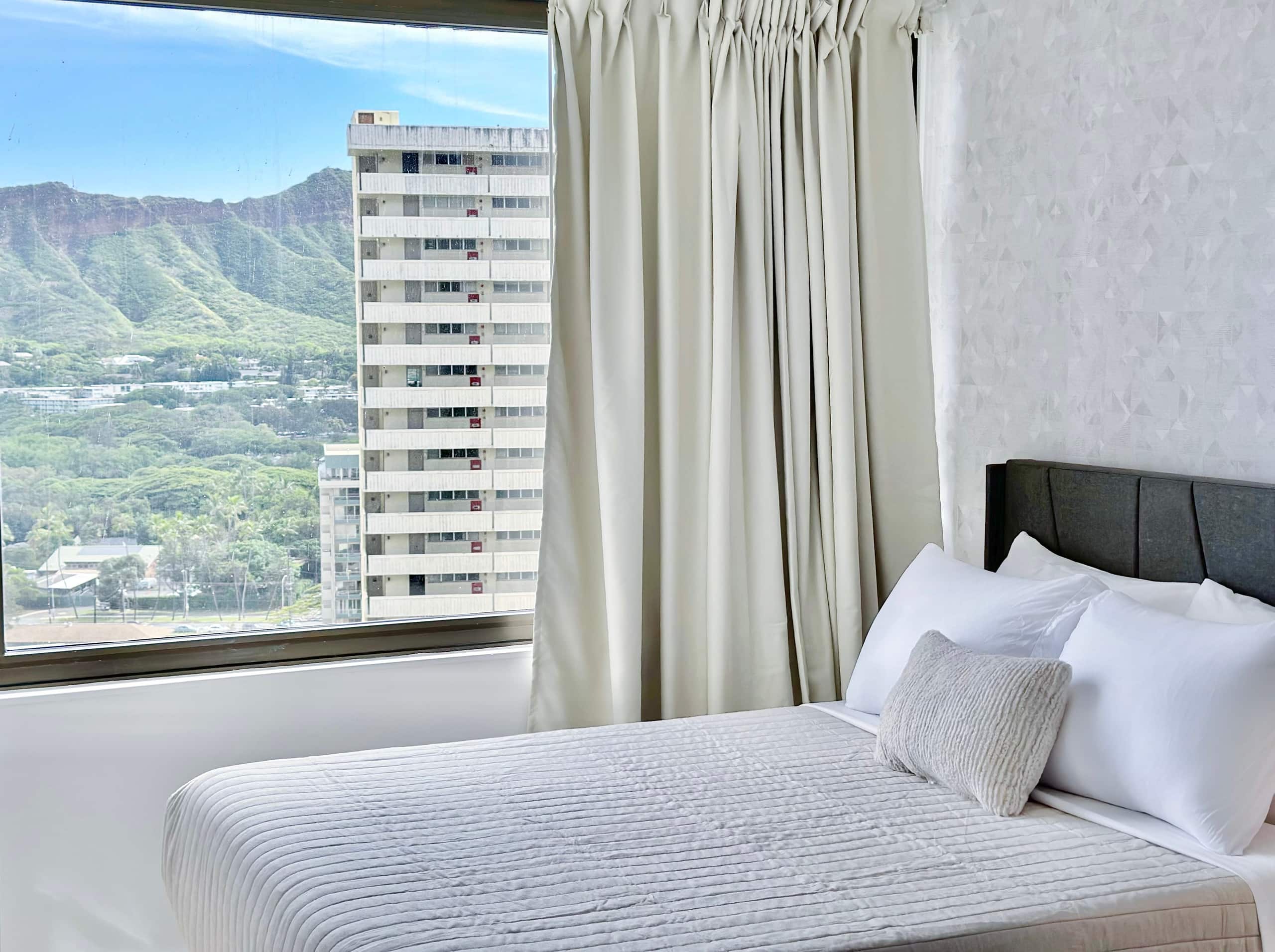 22FL-Newly Remodeled Waikiki Banyan 1BR w/Parking~ - Image 23