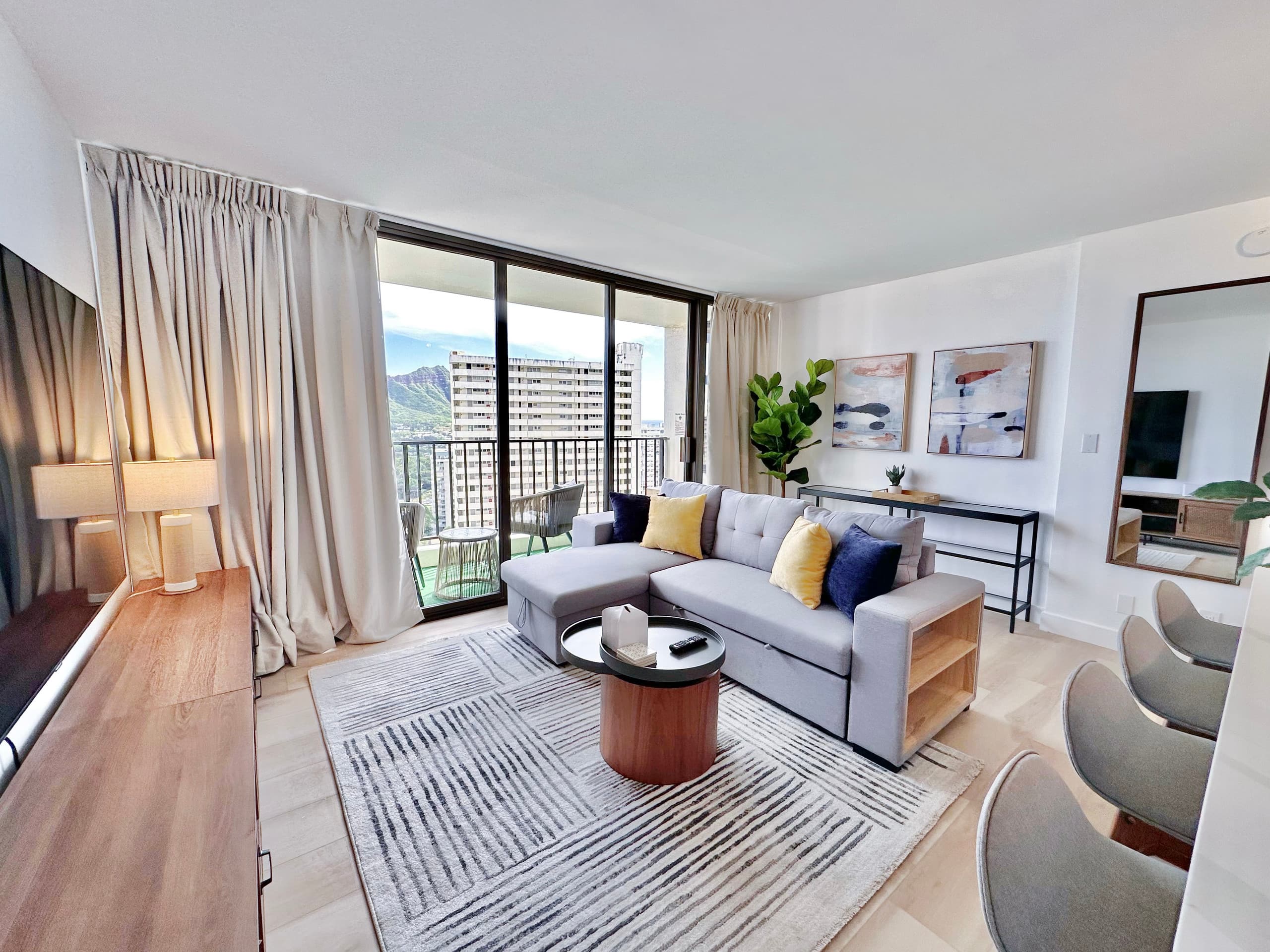 22FL-Newly Remodeled Waikiki Banyan 1BR w/Parking~ - Image 8