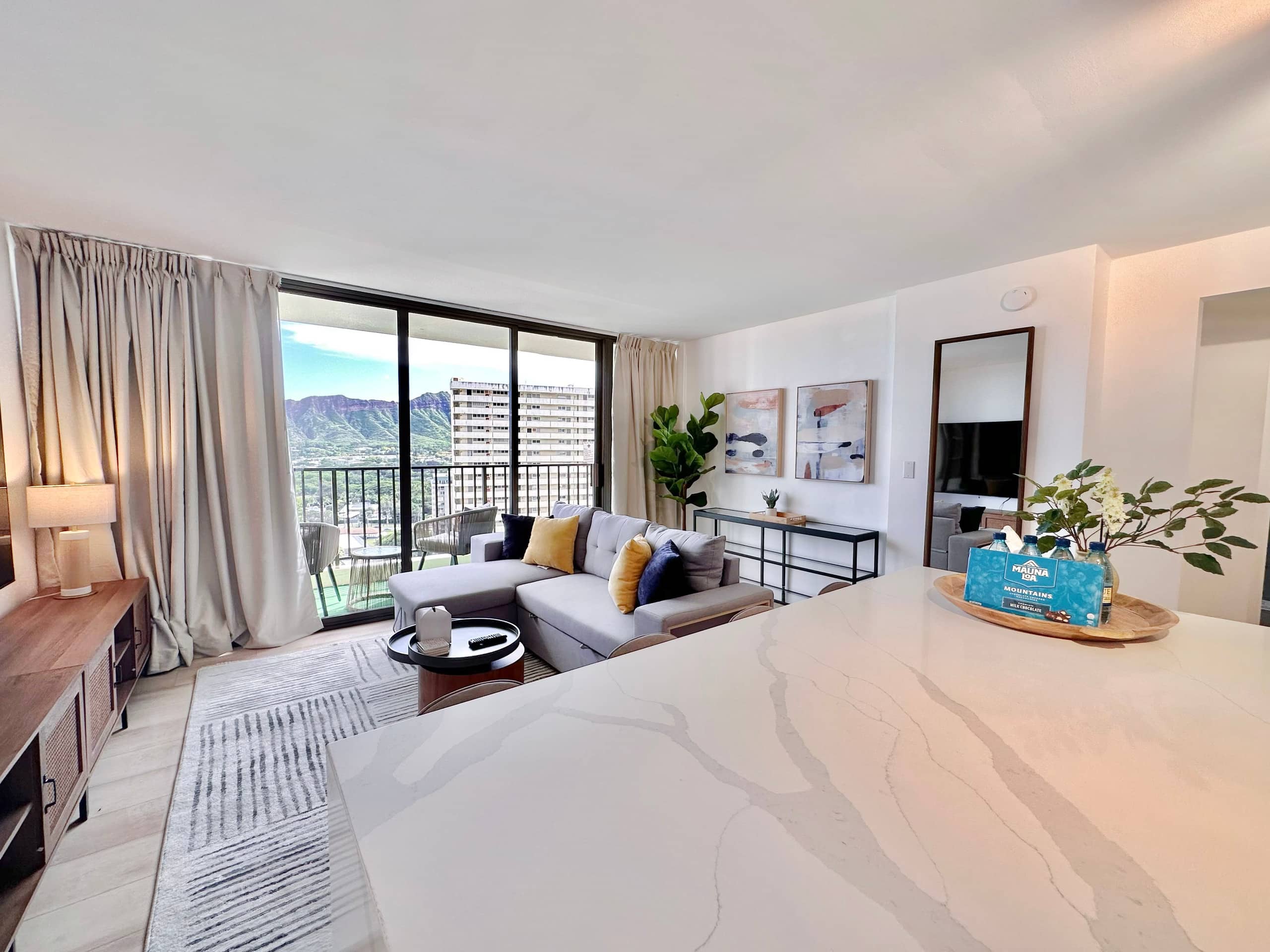 22FL-Newly Remodeled Waikiki Banyan 1BR w/Parking~ - Image 12