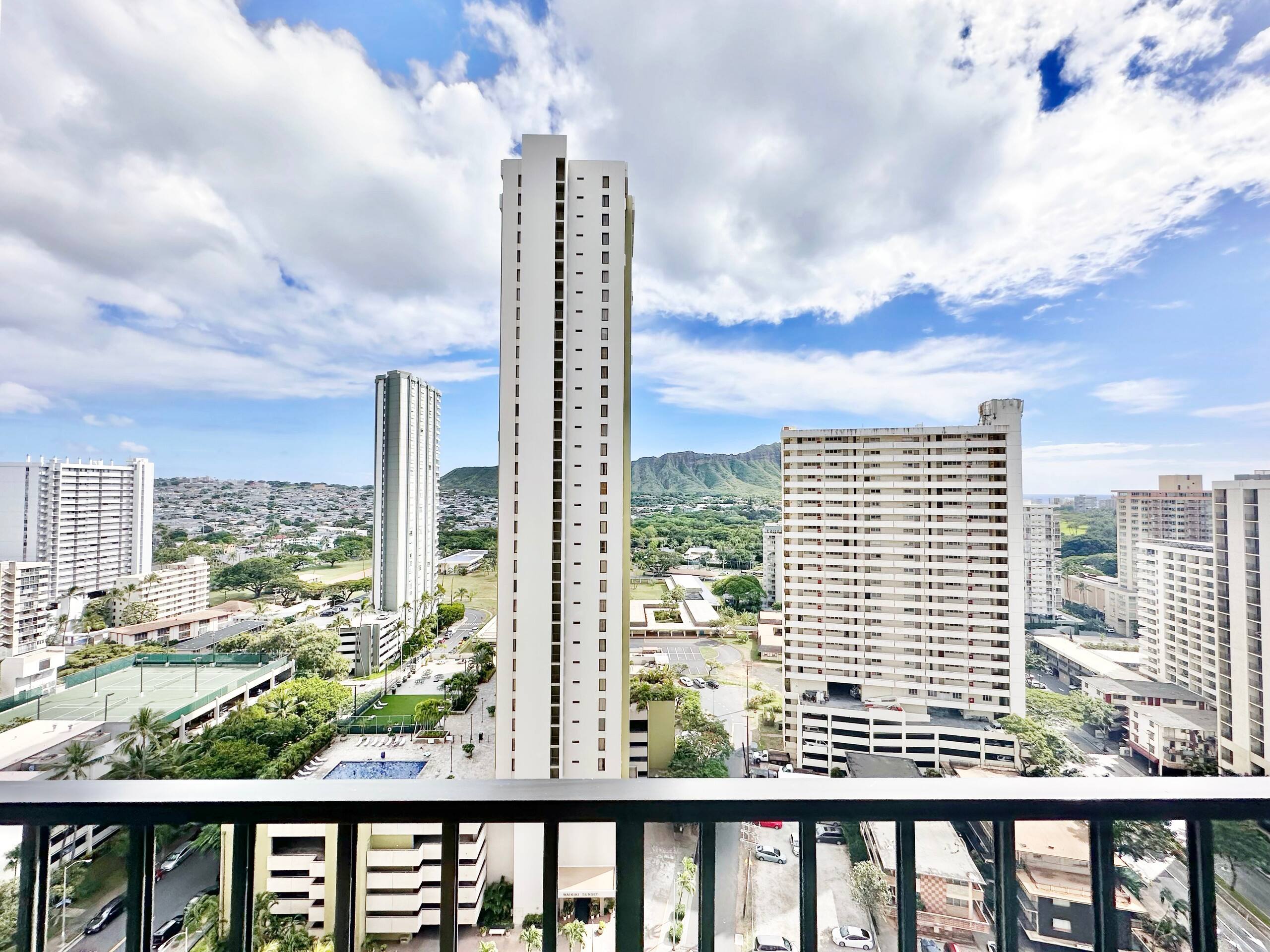 22FL-Newly Remodeled Waikiki Banyan 1BR w/Parking~ - Image 32