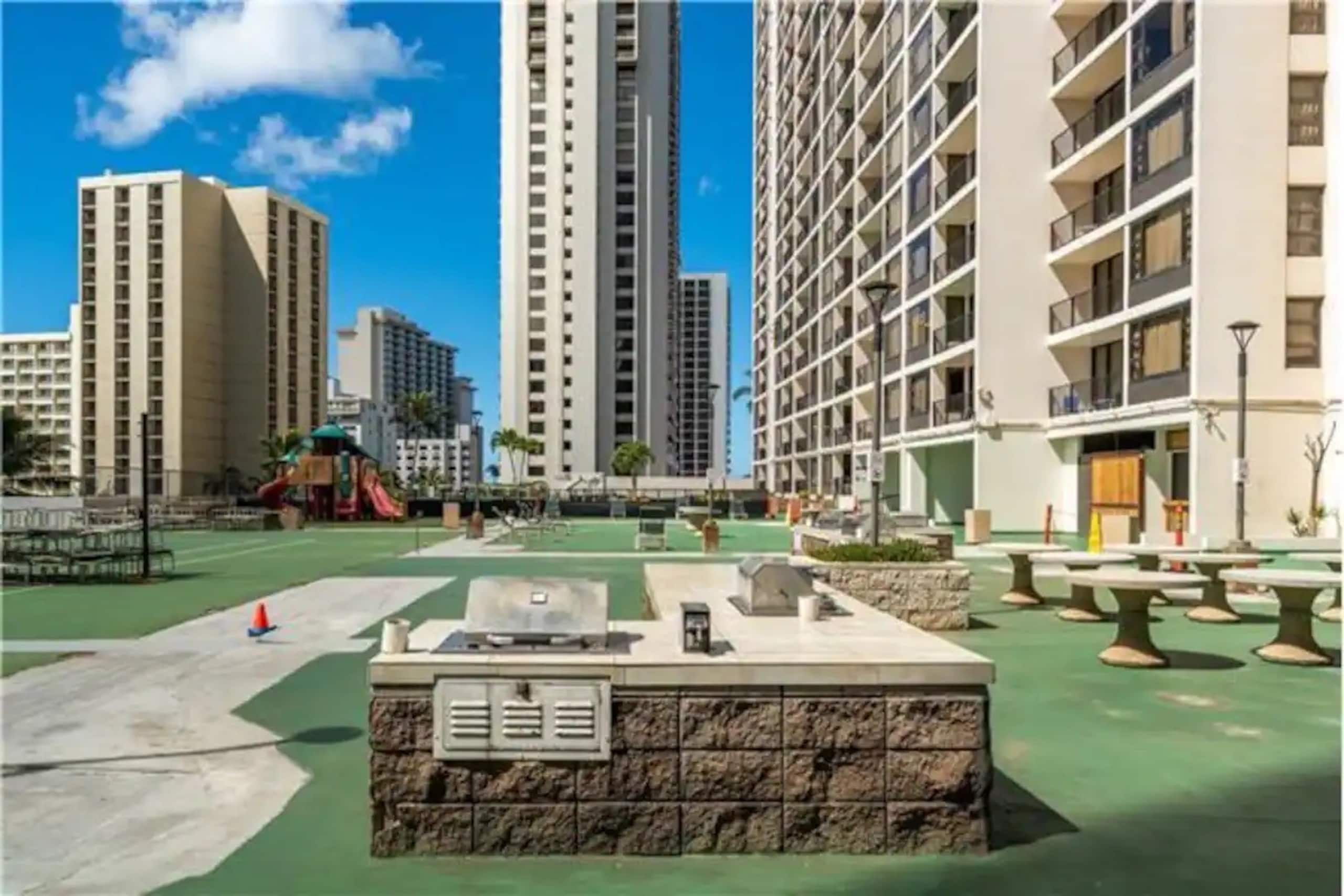22FL-Newly Remodeled Waikiki Banyan 1BR w/Parking~ - Image 40