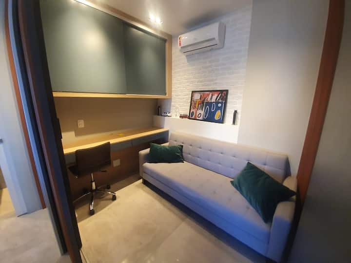 Стаята може да се обрати.