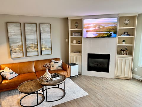 Lakes & Mountain View 2BR Suite
