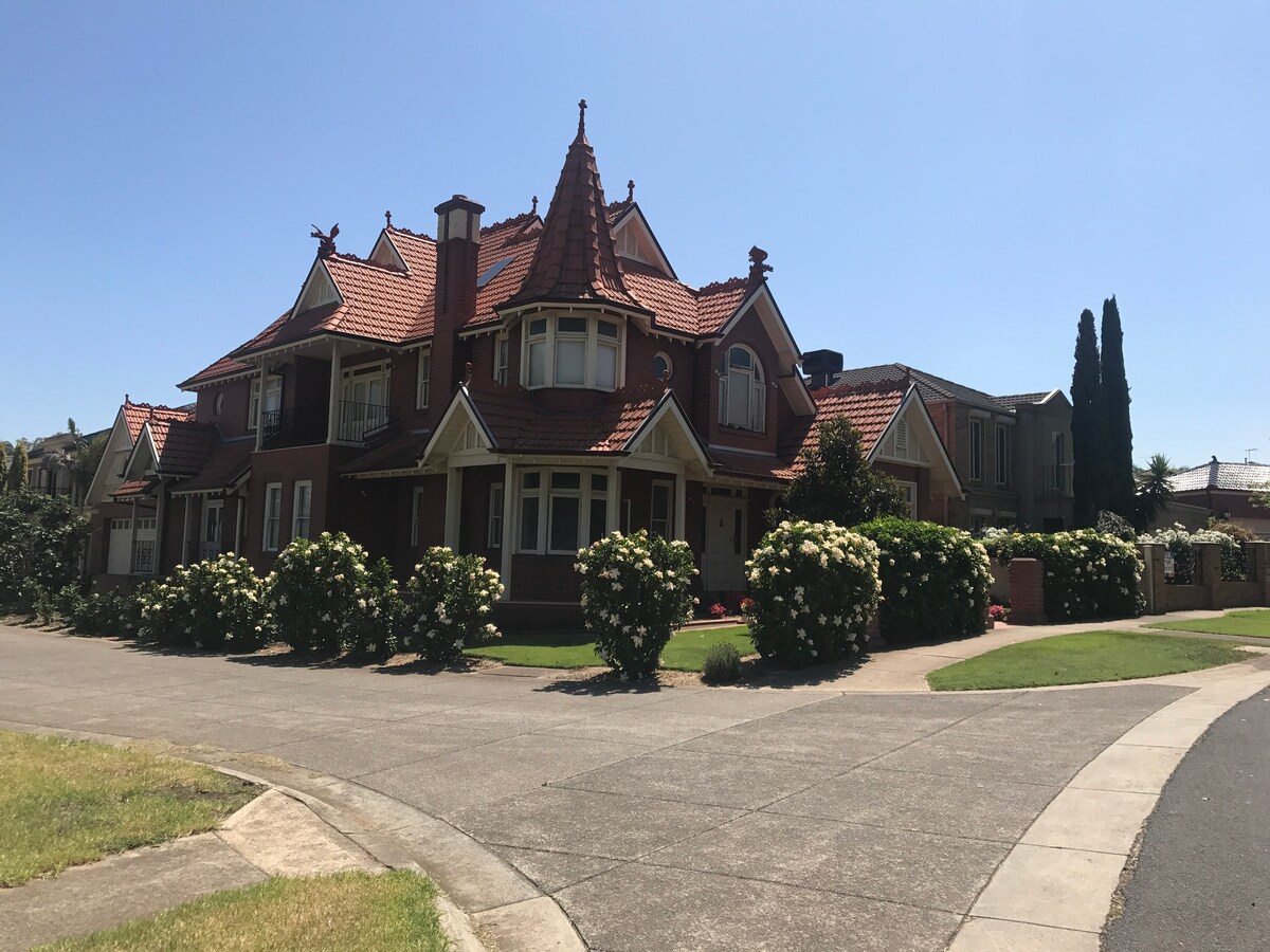 Spacious comfy BNB Houses for Rent in Bundoora, Victoria, Australia