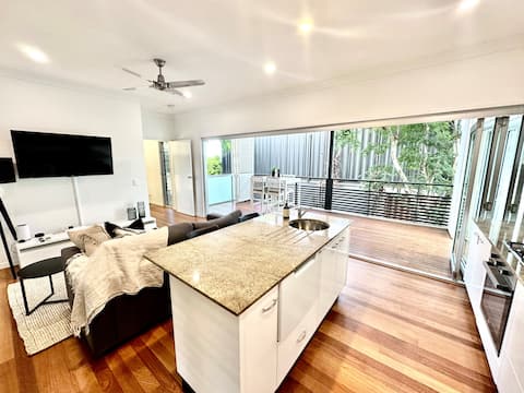 Popular Airbnb listing: New Farm Oasis, Central Location in New Farm