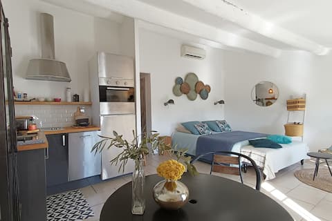 Top performing Airbnb: Stunning views of the Sorgue in L'isle Sur La Sorgue