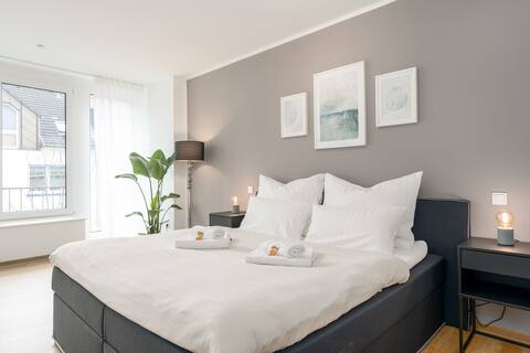 SHINY HOMES| Central Apartment with hotel flair
