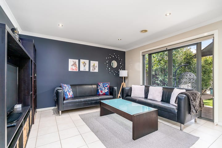 Superb 3br Townhouse Near Town Centre! - Canberra