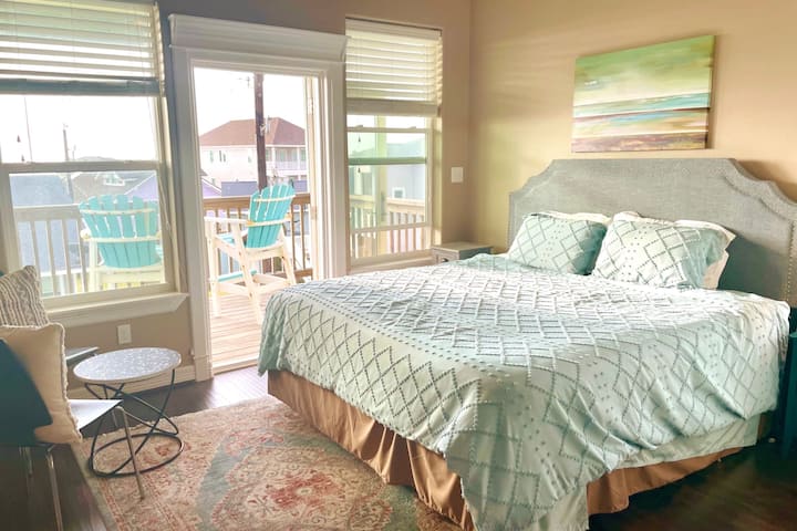 Welcome home to this sun-drenched bedroom. A perfect place for morning coffee. 