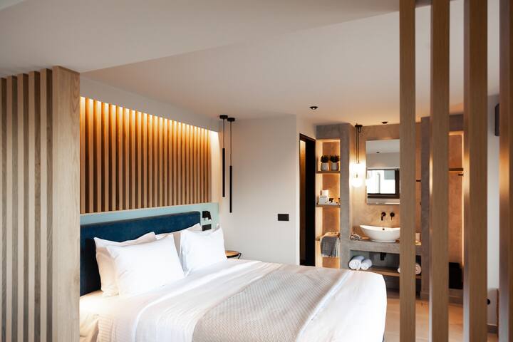 Orama Luxury Suite 3 Bedrooms with Private Pool gallery image 5