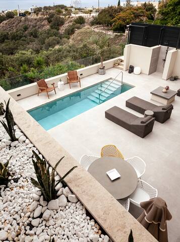 Orama Luxury Suite 3 Bedrooms with Private Pool gallery image 4