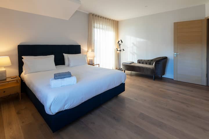 Spálňa 2 / hlavná spálňa - manželská posteľ King 180 cm 