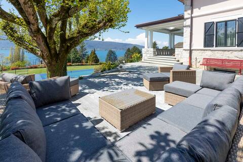 Large villa, pool, 2mn walk to private lake access