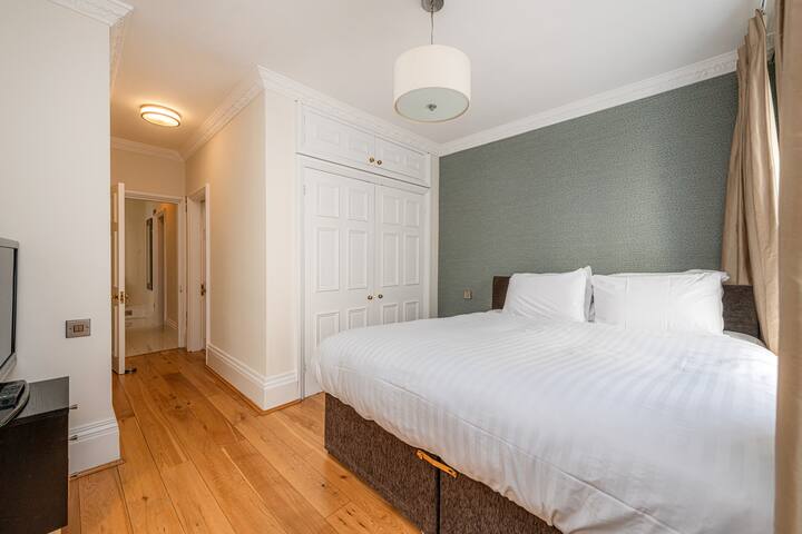 London Gardens Two Bedroom Flat gallery image 2