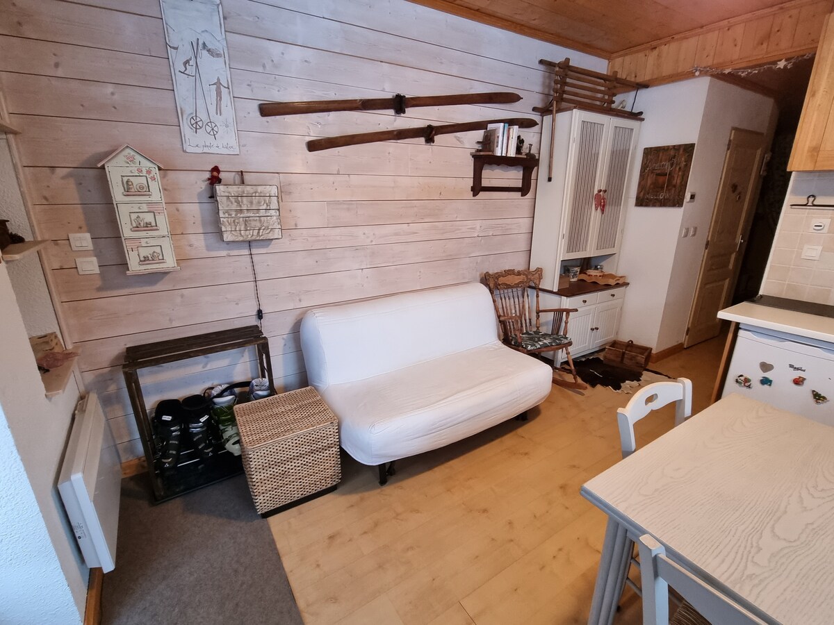 Popular Airbnb listing: Very convenient ski slopes and city center 100 meters away in Montgenèvre