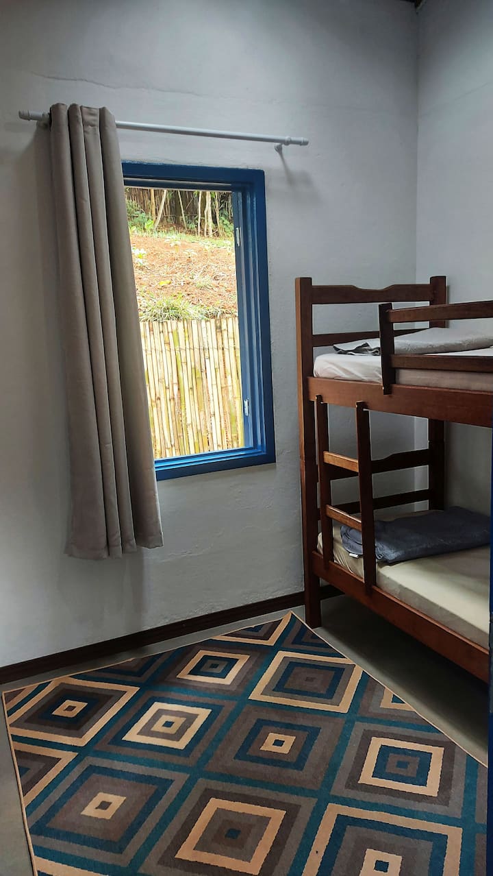 Chumba kimoja kwa watu wawili au zaidi.