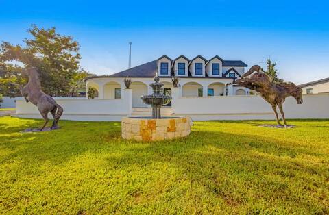 Agave Luxury Estate