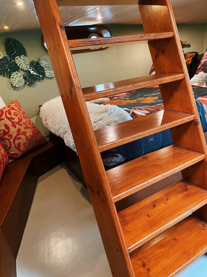 View from the kitchen side to the cosy sleeping corner.