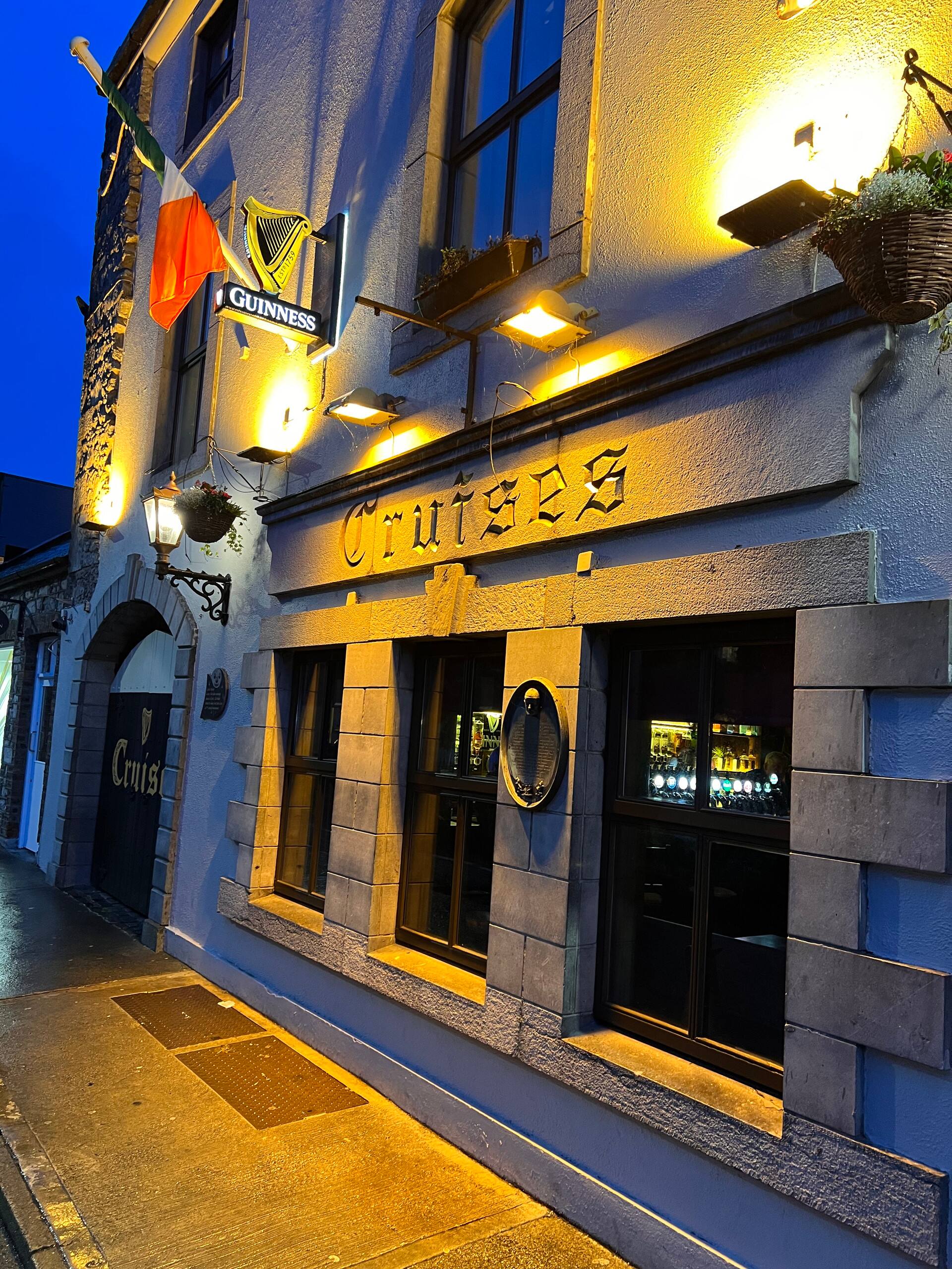 Ennis, 4 minute walk to Downtown — photo 3
