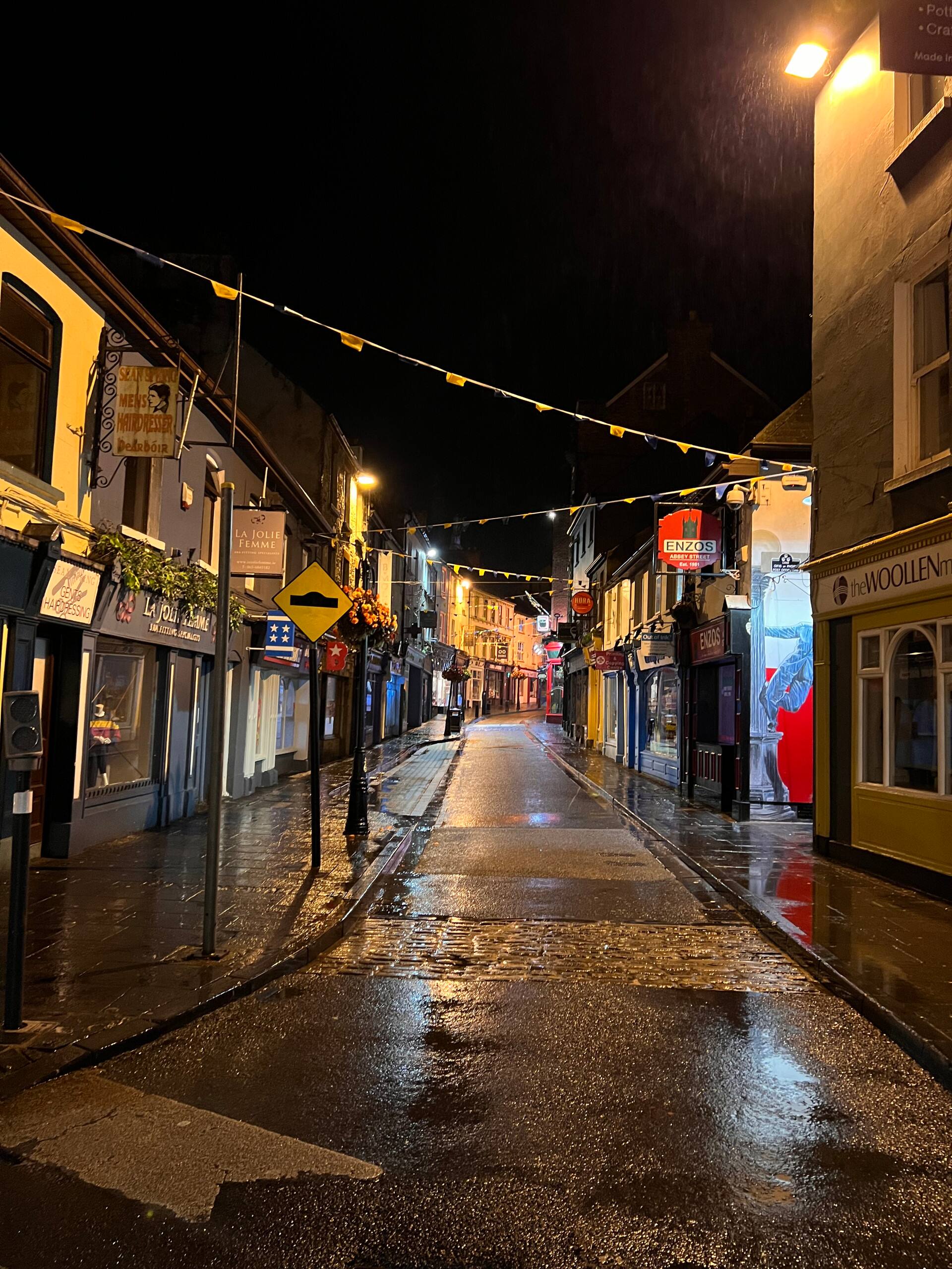 Ennis, 4 minute walk to Downtown — photo 4