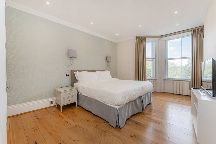 London Gardens 2 Bedroom Flat – Garden Views gallery image 3
