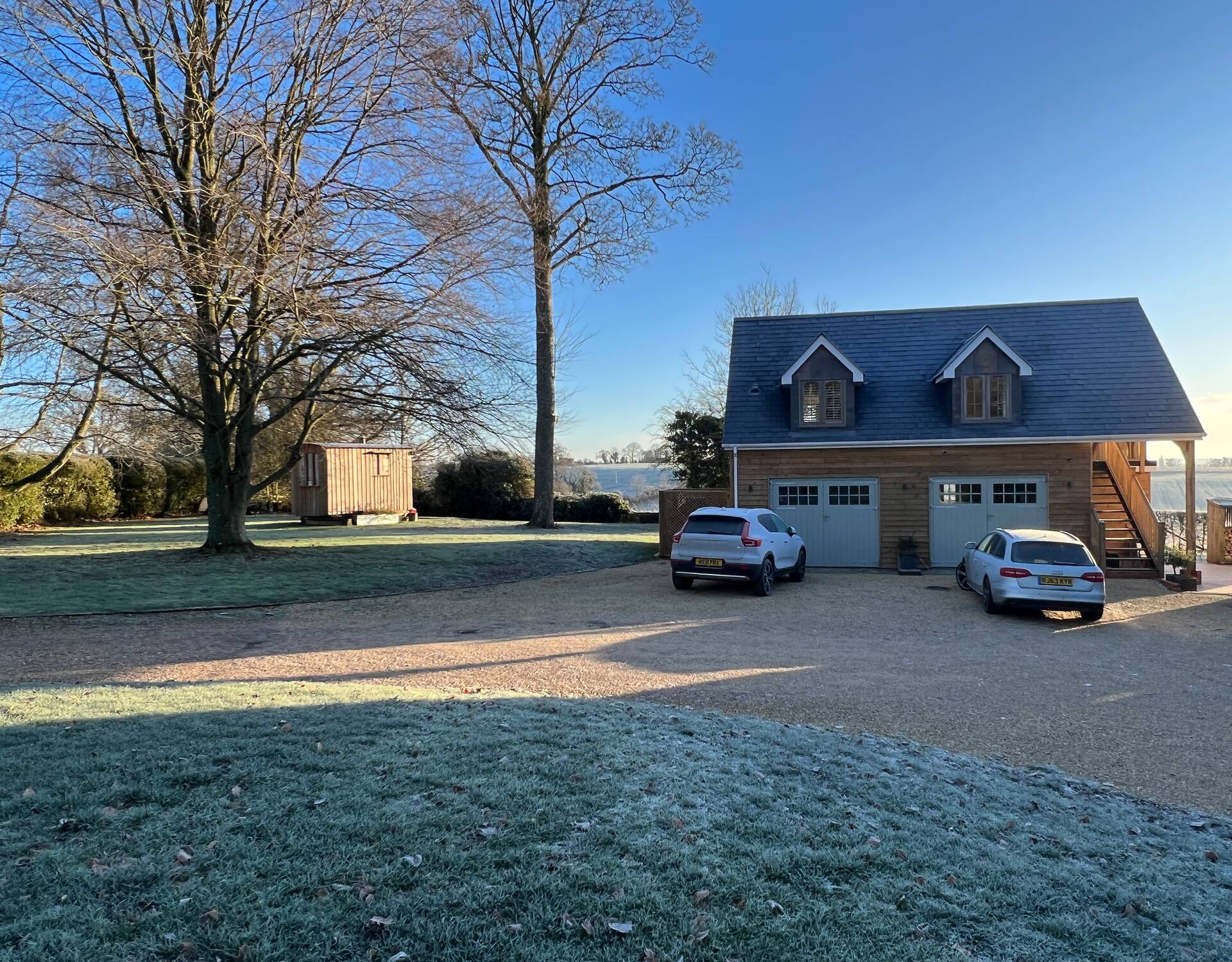 Peaceful private annexe with far-reaching views