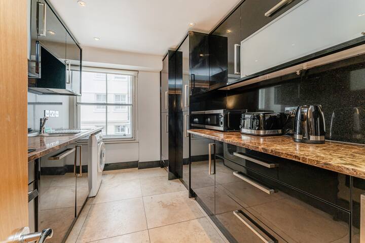 London Gardens – Two Bedroom Flat gallery image 3