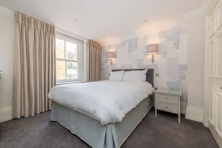 London Gardens 2 Bedroom Flat – Garden Views gallery image 2