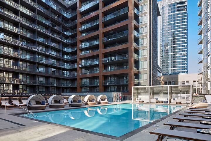 Level Seattle-Stunning Three Bedroom Suite gallery image 4