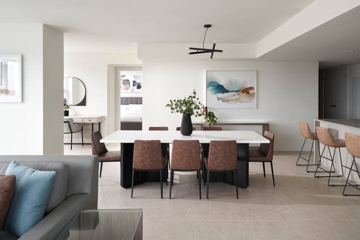 Level Seattle-Stunning Three Bedroom Suite gallery image 2