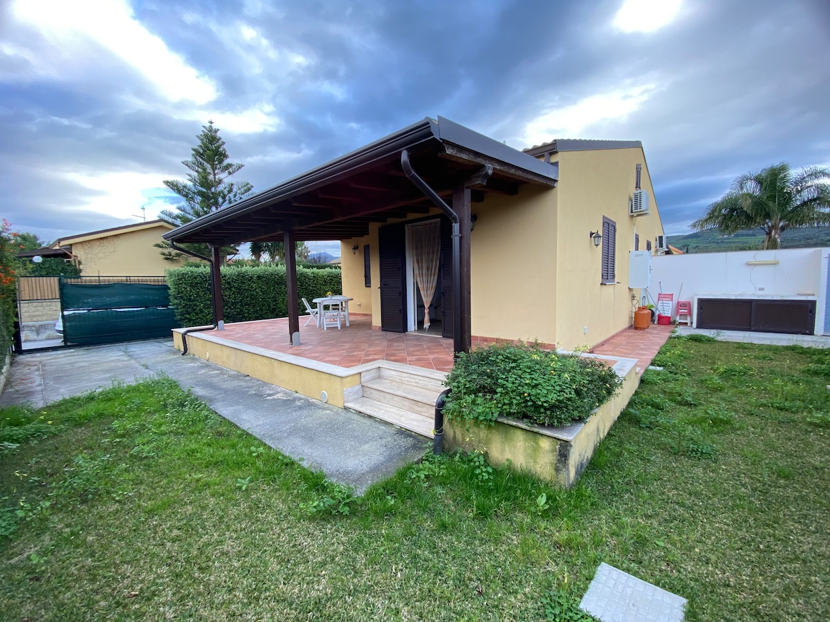 Proprietà Airbnb di successo: Villa le coccinelle beach sea/pool no. 5 a Campofelice Di Roccella