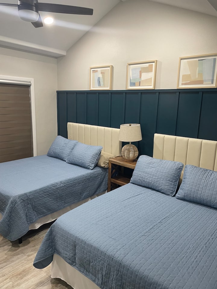 bedroom with 2 full size beds