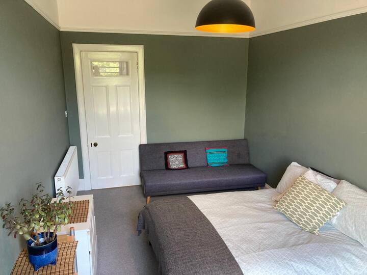 Პირველი ორადგილიანი საძინებელი