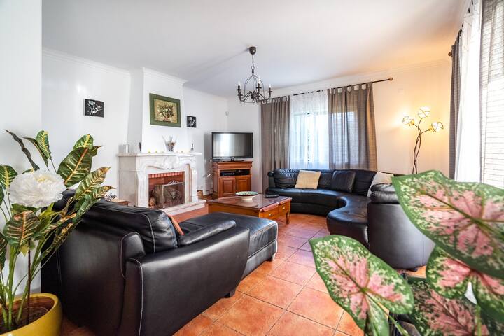 Lonicera Villa, Azenhas do Mar, Sintra gallery image 3