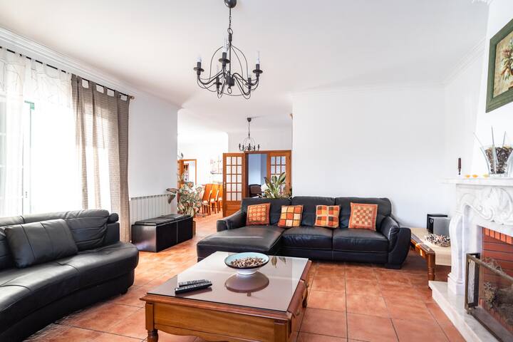 Lonicera Villa, Azenhas do Mar, Sintra gallery image 2