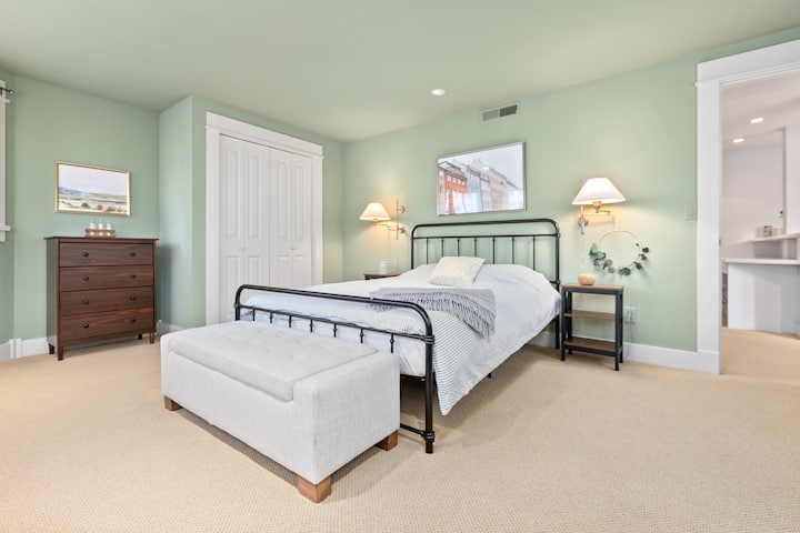 Lower level queen bedroom