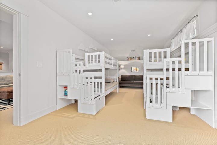 Bunk Room (Four Twin Beds)