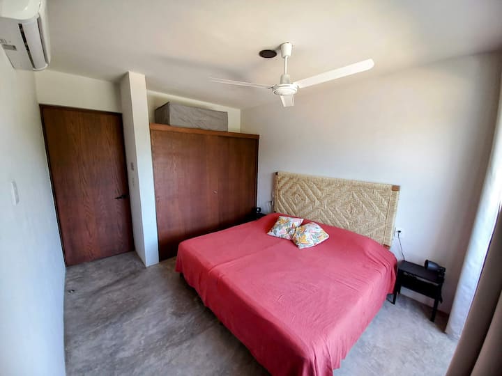 Recamera 2 - Planta alta, cama King size