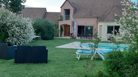 Maison proche Le Mans circuit 24 h avec piscine