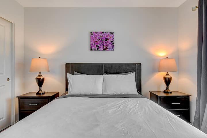 Confortable dans la chambre 3, meublé d'un lit queen size confortable