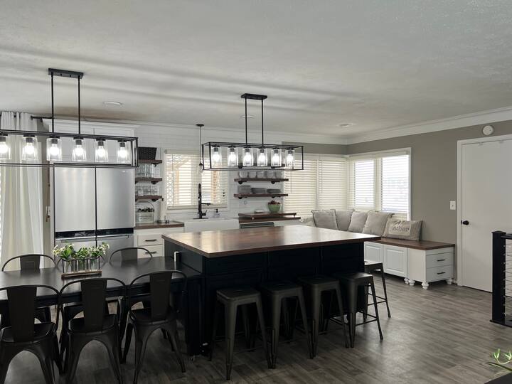 CJ's Farmhouse Charm Houses for Rent in Kearney, Nebraska, United