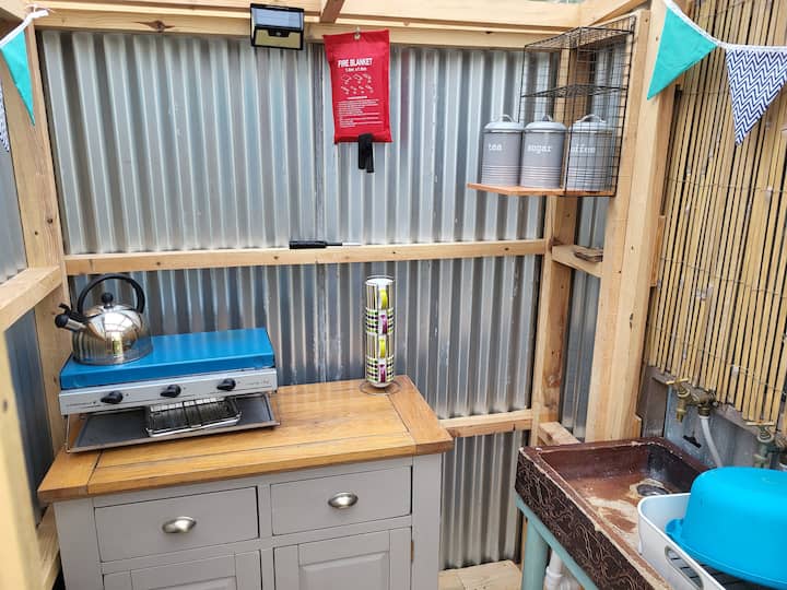 The Hereford Yurt With Wood Fired Hottub - Nantwich