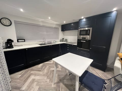 The Garden room in Rugby close to town centre