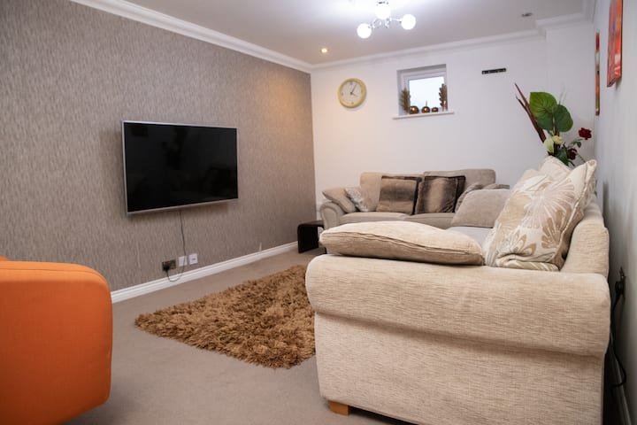 Luxurious 5 Bedroom Home Off M1 -Junction 14 - Cranfield University