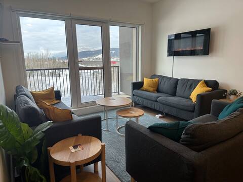 Stay & Apres, Spacious DT Condo Sleeps 7