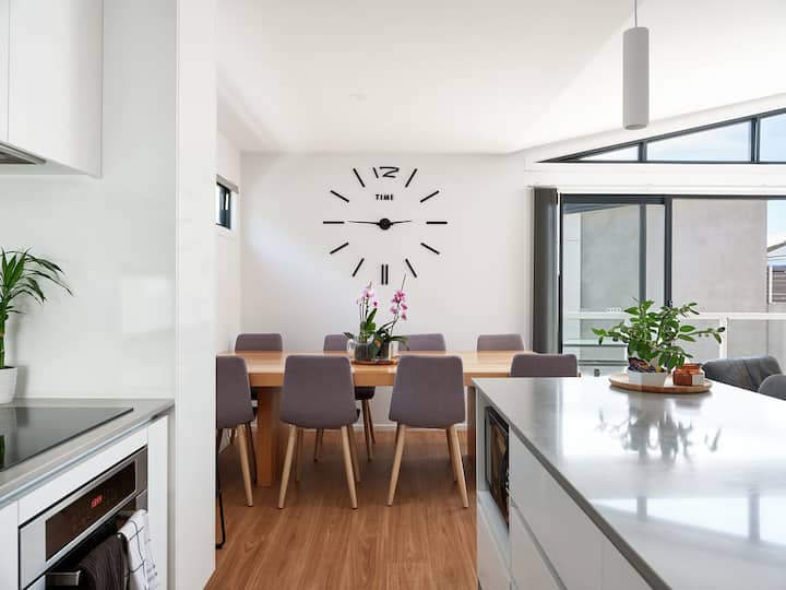 North Hobart townhouse close to the action Houses for Rent in North