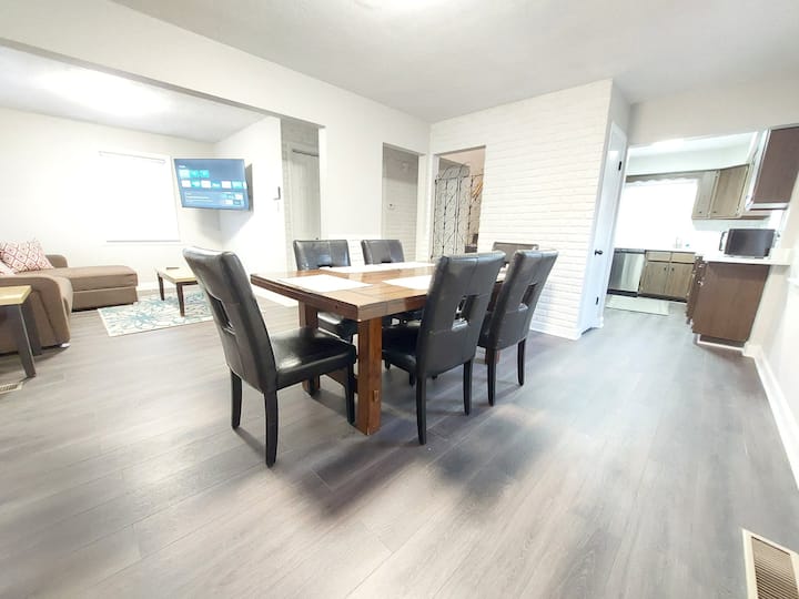 Centrally located, near by O'Hare & Chicago
