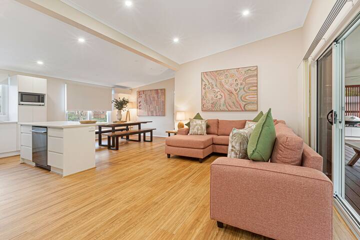 Reflections Beach House – 50m to Patrolled Beach