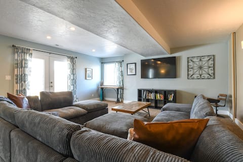 Popular Airbnb listing: Hot Tub • Fenced Yard • BBQ Deck • Scenic Views in Spanish Valley