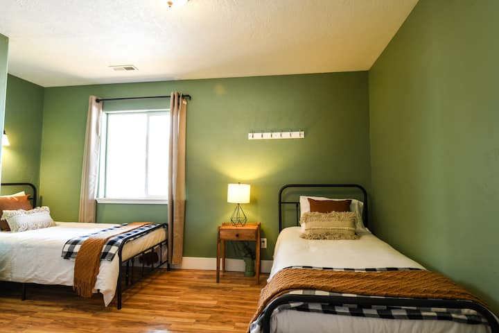 Ორადგილიანი საძინებელი ქვედა სართულზე